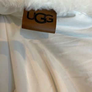 Twin size XL Ugg fuzzy comforter.